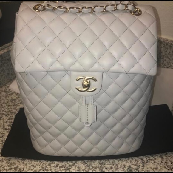 CHANEL BACKPACK - Picture 4 of 12